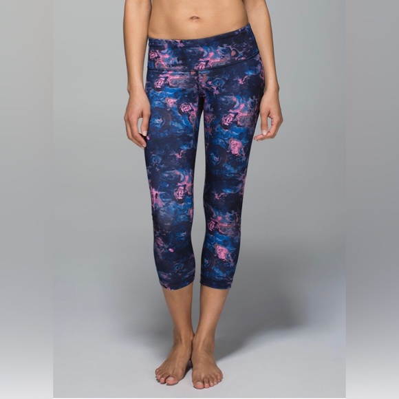 Lululemon Wunder Under Crop II *Full-On Luon
Moody Mirage Bark Berry Deep Navy - Picture 2 of 6